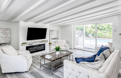Coral Shores House | Wave n' Palm | House in Fort Lauderdale with turquoise pool