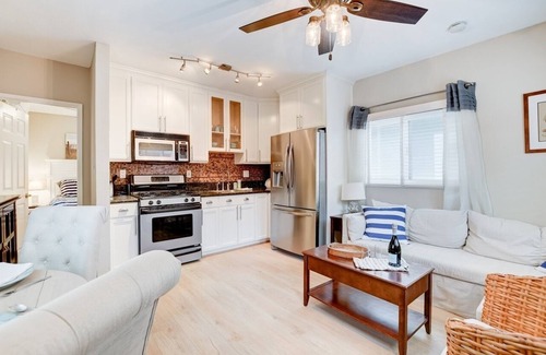 Ocean Beach Cottage | Waypoint Cottage, one block from the beach!