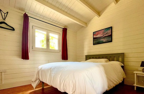 Wincanton Cottage | We adore the peaceful rural setting of this cosy lodge, with a great village inn just 1 mile away.