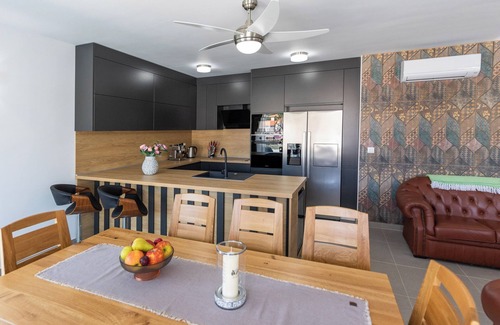 Slivno Villa | We offer amazing villa for 8 person with private boat space, pool and garage