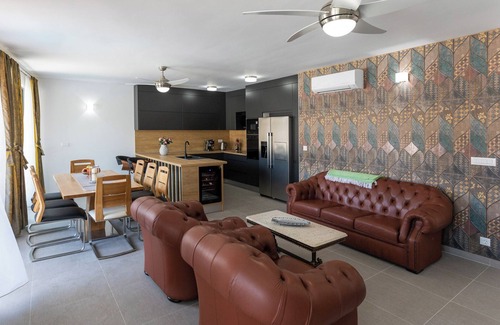 Slivno Villa | We offer amazing villa for 8 person with private boat space, pool and garage