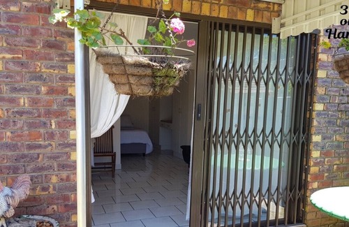 Port Elizabeth Cottage | We provide safe and secure parking facilities