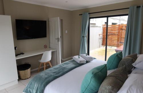 Port Elizabeth Apartment | Weaver Lane Country Escape - The Rustic Mongoose