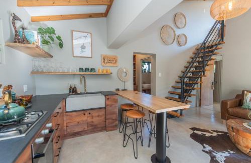Port Elizabeth House | Weaver's Nest Cottage - Escape To Nature