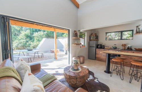 Port Elizabeth House | Weaver's Nest Cottage - Escape To Nature