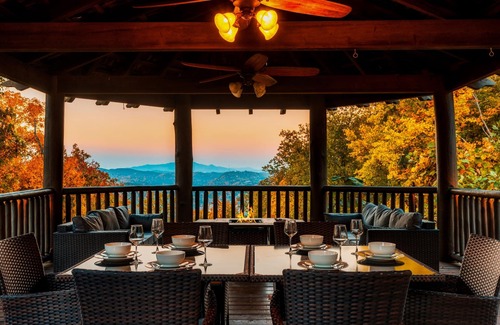 Gatlinburg Cabin | Wedding Venue! Estate w/View | FirePit | Hot Tub