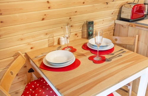 Ascog Ski Chalet | Wee Acorn Luxury Pod with private hot tub