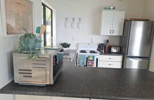Omiha House | Weekend get away on Waiheke : 3 Nights for the price of 2