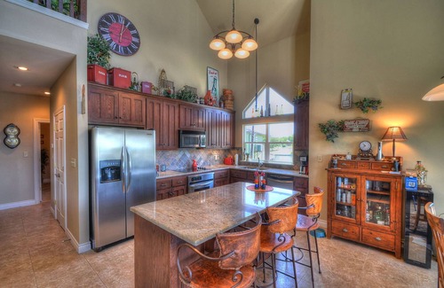 Kingsland House | Weekend getaway on lake LBJ w/late Sunday checkout to enjoy it longer