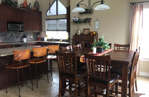 Kingsland House | Weekend getaway on lake LBJ w/late Sunday checkout to enjoy it longer