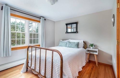 Sandwich House | WEEKEND RENTALS IN JULY AVAILABLE Stunning 5Bd House w/Heated Salt Water Pool with Hot Tub & Outdoor Kitchen Area