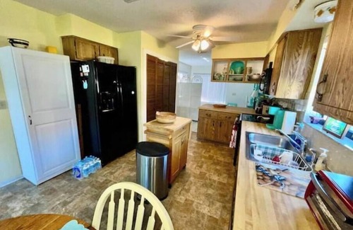 North Weeki Wachee House | Weeki Paradise Retreat-2/2 + Bonus Rm
