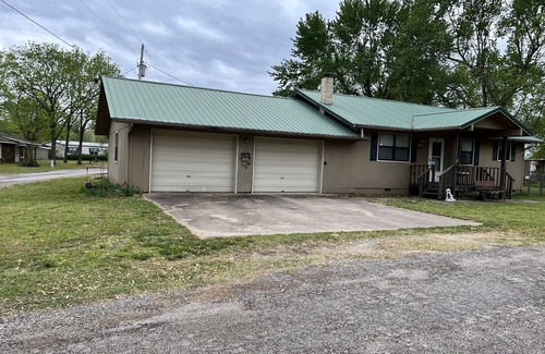 Copeland House | Welcome Inn at Grand Lake Grove Oklahoma, fishing, vacation rental, close to all