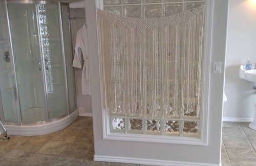 Chemainus House | Welcome to By the Bay Lavender's Villan
