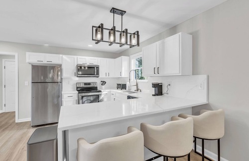 Pittsburgh House | Welcome to Casa Atlanta! This 2-story home sleeps up to 14, perfect for families