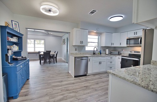 South Bradenton House | Welcome to Casa Milly! A Charming 2-bedroom house with AC, WiFi in Bradenton