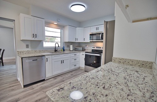 South Bradenton House | Welcome to Casa Milly! A Charming 2-bedroom house with AC, WiFi in Bradenton