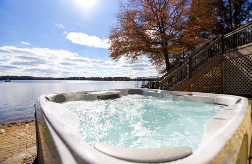 Troutman House | Welcome to Docks Orders - Amazing Lake Views & Amenities!