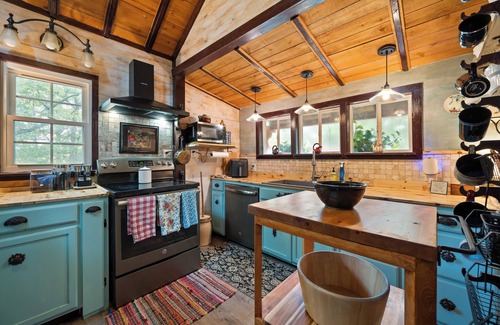 Tishomingo Cottage | Welcome to Enchanted Rock Retreat – Your Soulful Sanctuary!