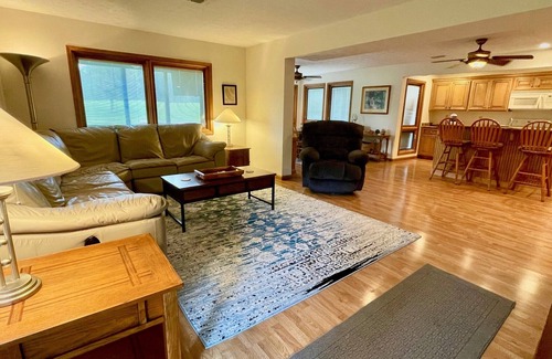 Bronston Condo | Welcome to “Fairway to Heaven” – Your Family Getaway