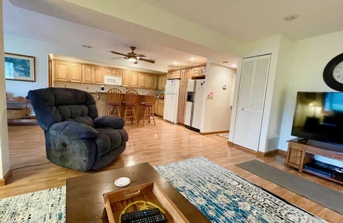Bronston Condo | Welcome to “Fairway to Heaven” – Your Family Getaway