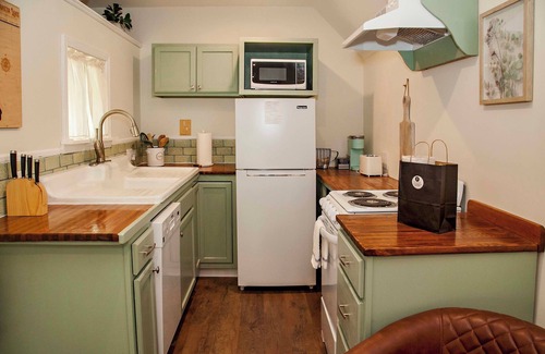 Hammondsport House | Welcome to Lil Hickory