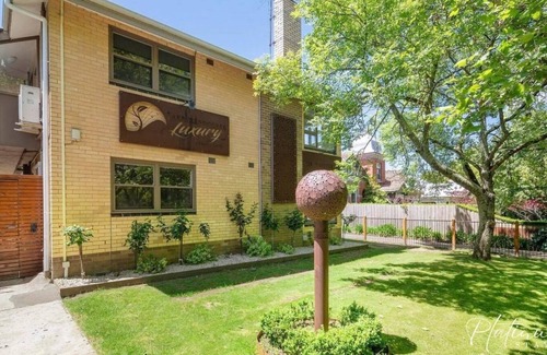 Lake Wendouree Apartment | Welcome to Luxury on Webster, your ideal home away from home, now featuring a dedicated workspace.