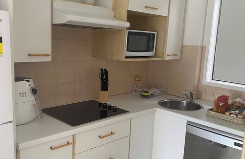 Robina Cottage | Welcome to our serenity in the Gold Coast which is "Bee Cottage".n