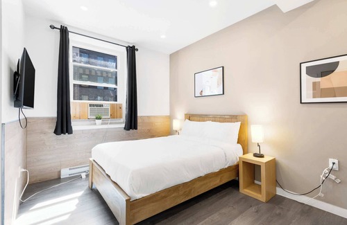 Quartier des Spectacles Hotel | Welcome to 'Sand & Stone Hotel' Charming 1 bdrm