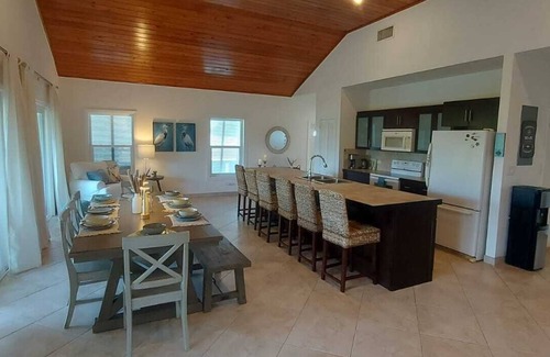 George Town House | Welcome to Serenity Hill, a private home on the island of Great Exuma, Bahamas