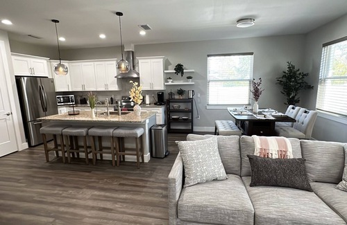 North Port House | Welcome to the Beautiful Pool House of North Port!