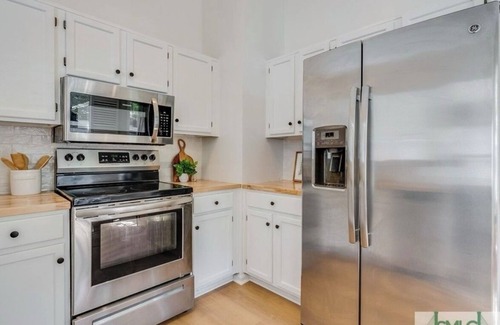 Savannah House | Welcome to the Butterfly Bungalow located in charming Isle of Hope, Savannah, GA