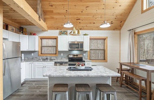 Tellico Plains Cabin | Welcome to the Compass Lodge! Sit back and relax in this calm, stylish space.