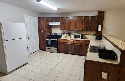 Edinburg House | Welcome to The Gathering Place Wi-Fi, Games, Comfort and More