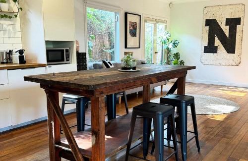 Glenroy House | Welcome to The Roy - Family home close to airport and train!