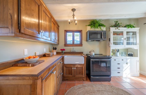 Seaside House | Welcome to The Seaside Cottage, a custom home on the Monterey Peninsula.