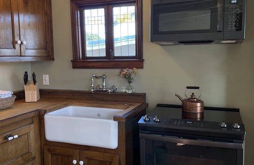 Seaside House | Welcome to The Seaside Cottage, a custom home on the Monterey Peninsula.