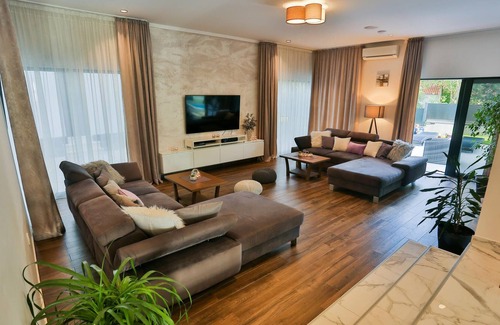 Dugopolje House | Welcome to this vacation home that leaves nothing to be desired for a vacation with friends or famil