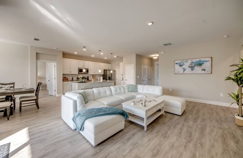 Jacarandas House | Welcome to Villa Liliana,Modern new private House,Heated Pool,WI-FI,Smart TV