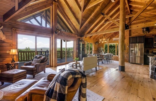 Aquashicola Cabin | Welcome to your luxurious 3,000 sq