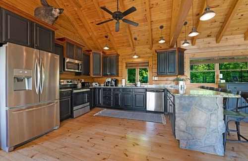 Aquashicola Cabin | Welcome to your luxurious 3,000 sq