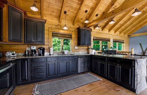 Aquashicola Cabin | Welcome to your luxurious 3,000 sq