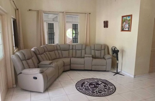 Havendale House | Welcoming 2-bedroom house with AC in Kingston
