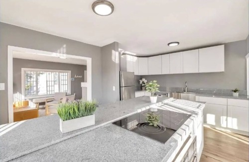 Oakland House | Welcoming 2-bedroom house with AC in Oakland