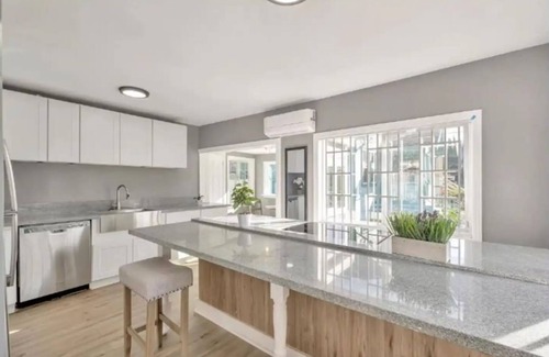 Oakland House | Welcoming 2-bedroom house with AC in Oakland