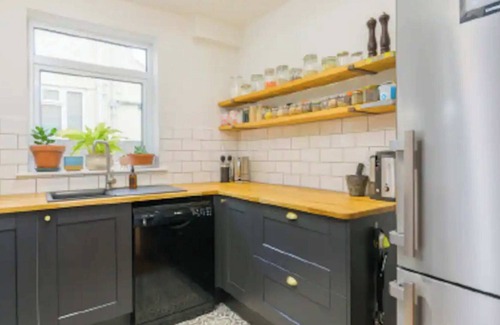 Brislington Apartment | Welcoming 2BD House - Brislington