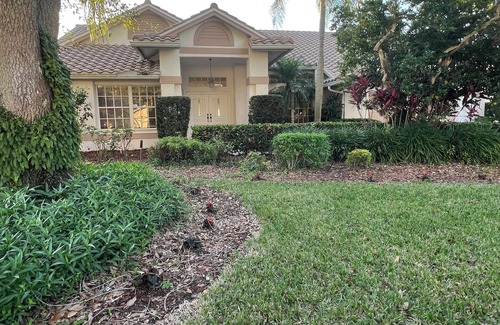 Timber Ridge House | Welcoming 3 bedroom house with pool in charming Fort Myers