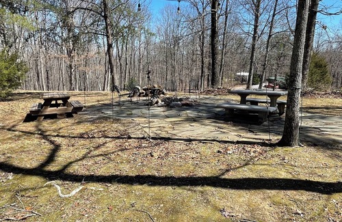 Coosa Cabin | Welcoming 3-bedroom cabin with AC in Gaylesville