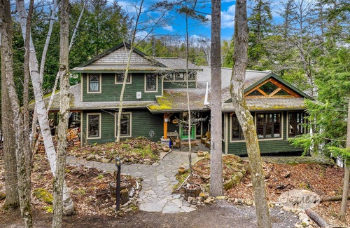 Muskoka Lakes Cottage | Welcoming, 4+ bed 3 bath cottage on South Lake Rosseau! Boathouse! Sunsets!
