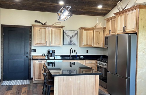 Eagar House | Welcoming brand new 3-bedroom house in Alpine
